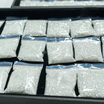 اندازه کوچک مویسانایت 1.0 CT در هر بسته با رنگ بازی جلوه های نوری