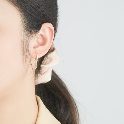 گوشواره های نقره ای نقره ای 0.67 اینچ 2.2 گرم گوشواره سوزنی نقره ای با روکش CZ