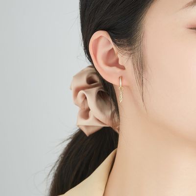 گوشواره های نقره ای نقره ای 0.67 اینچ 2.2 گرم گوشواره سوزنی نقره ای با روکش CZ