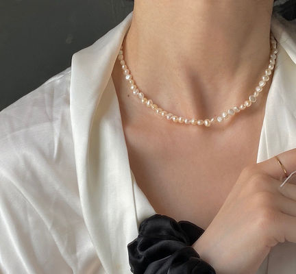 گردنبندهای چوکر مروارید 4.1 گرم زنجیره ای مروارید 37 سانتی متر High Luser Pearl Choker